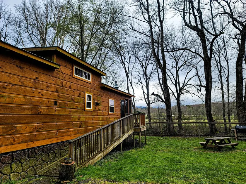 Luxury Cabin on the River Surrounded by Stunning Mountain Views! - Image 1