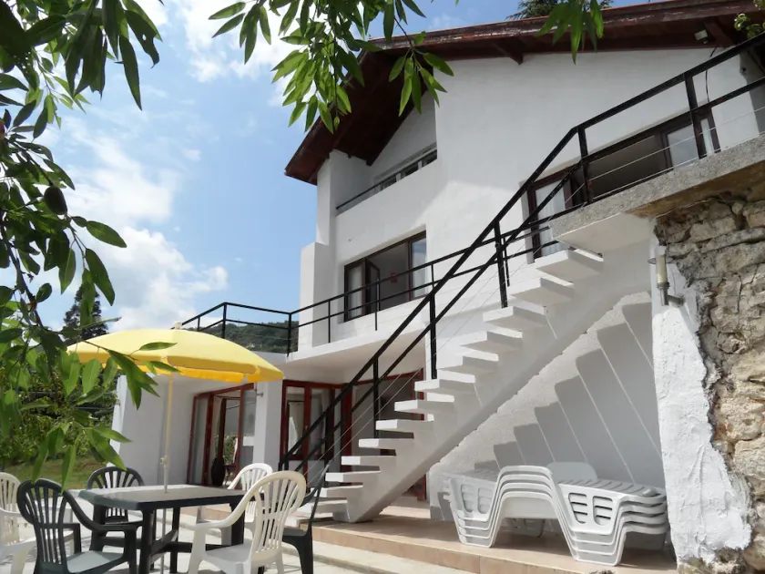 Beautiful villa, stunning views, great location - Image 1