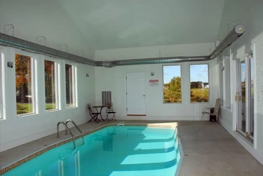 Privat inomhus simbassäng, bubbelpool, gratis golf och minigolf, tennis, eldstad - Image 1
