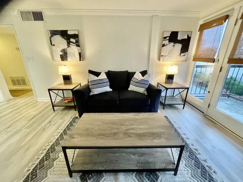 Newly Remodeled 2 BR/2BTH Condo- 5 mins from UT Medical & Fort Sanders Regional  - Image 1