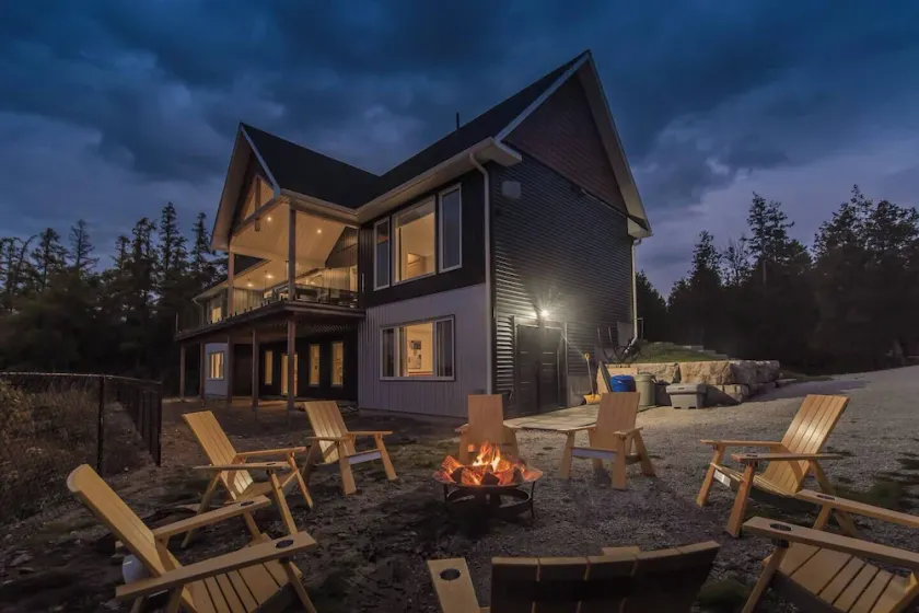 Huronia Luxury Lakefront Views and Game Room - Image 1