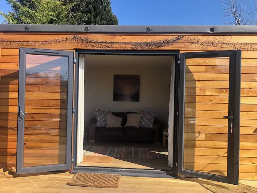 2 Guests - Garden Retreat with Balcony Views - Image 1
