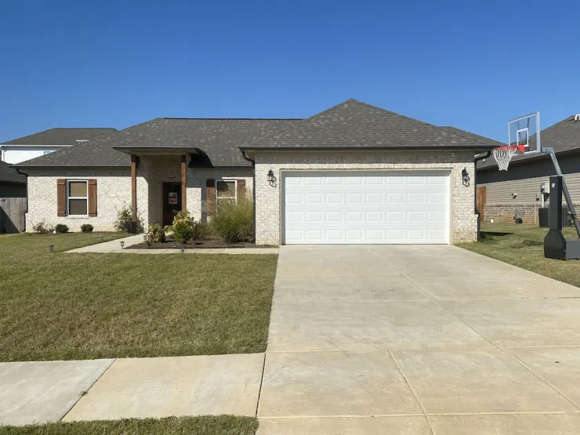 4 bedroom house 4 miles from the Square - Image 1
