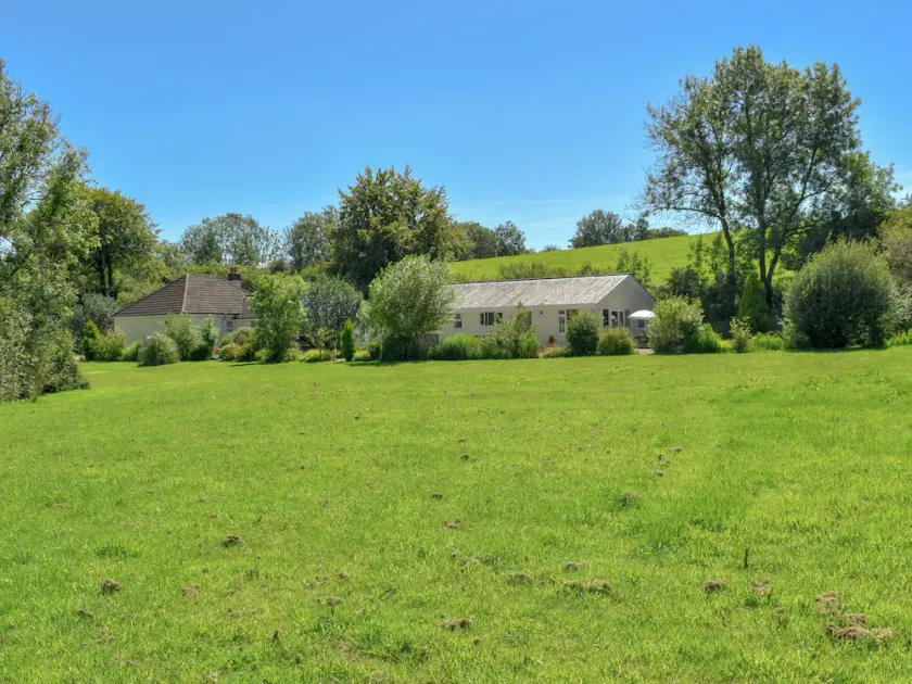 Green Valley Retreat - Image 1