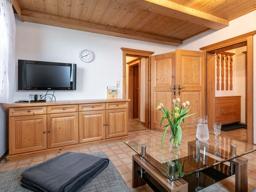 Beautiful apartment with garden terrace - Image 1