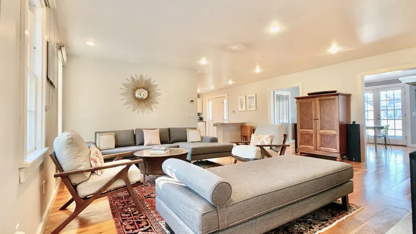 Historic Shoreline Home minutes to Stonington Village and Mystic! - Image 1
