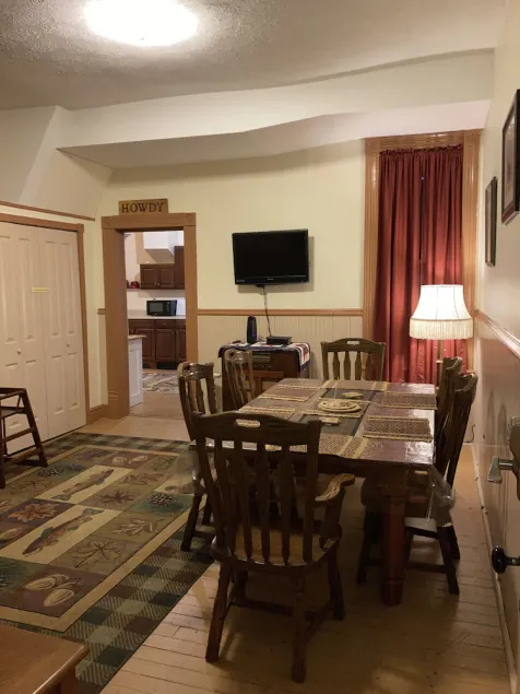 Suite Buffalo, Converted1894 Hotel histórico, vista de la calle principal con servicio diario de limpieza - Image 1
