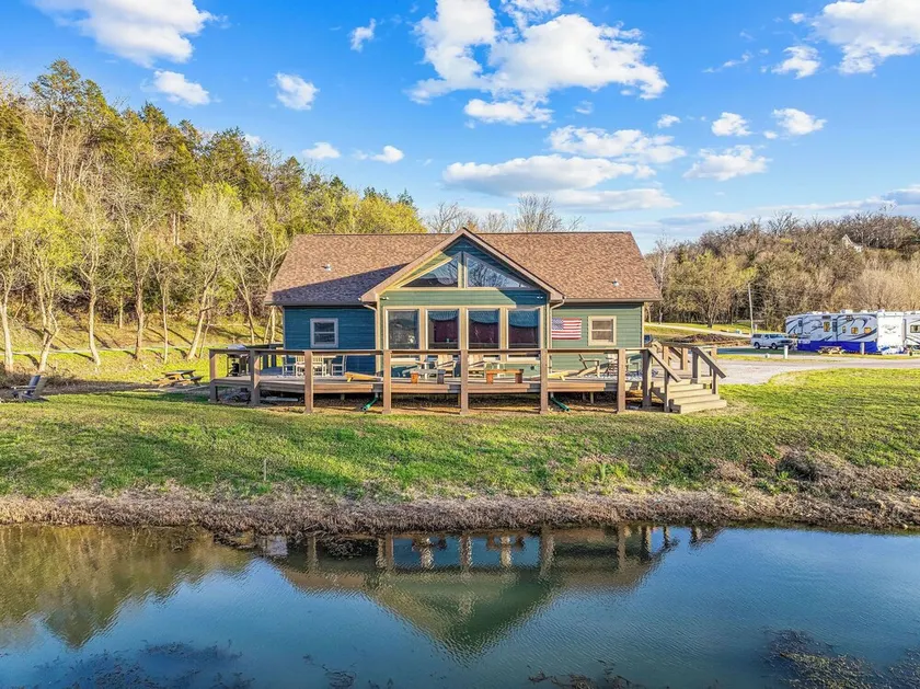 Luxury Vacation Cabin on the White River - Image 1