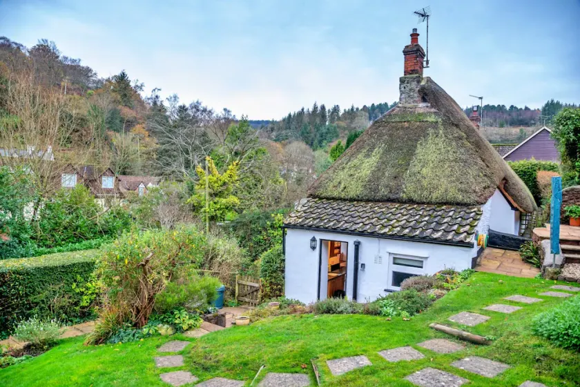 Charming Thatched Cottage in Alcombe, No Deposit - Image 1