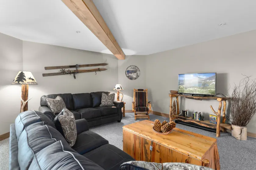 Condo immaculé à deux pas des pistes de ski et des sentiers de randonnée !! - Image 1