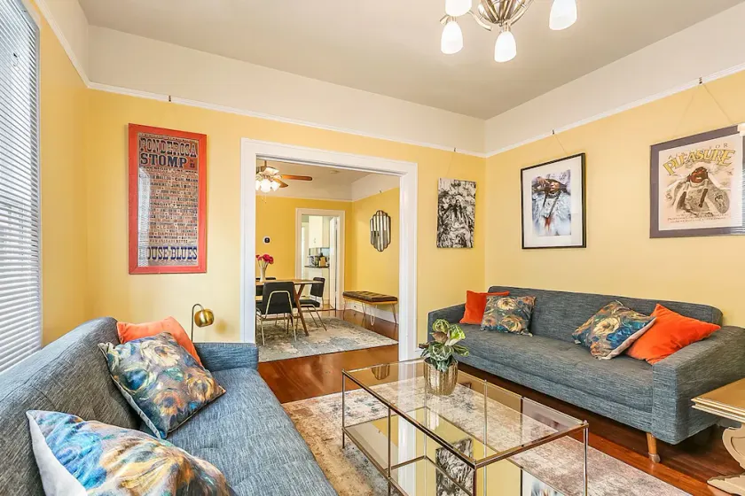 Riverbend Gem in Historic Carrollton Uptown - Image 1