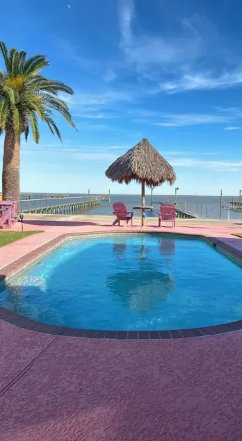 Waterfront Oasis with private pool, Hot tub and 200 ft. Lighted fishing pier - Image 1