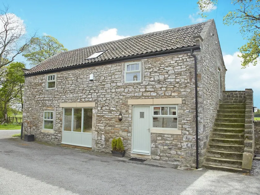 A beautifully finished, light and airy barn conversion where pets go free. - Image 1