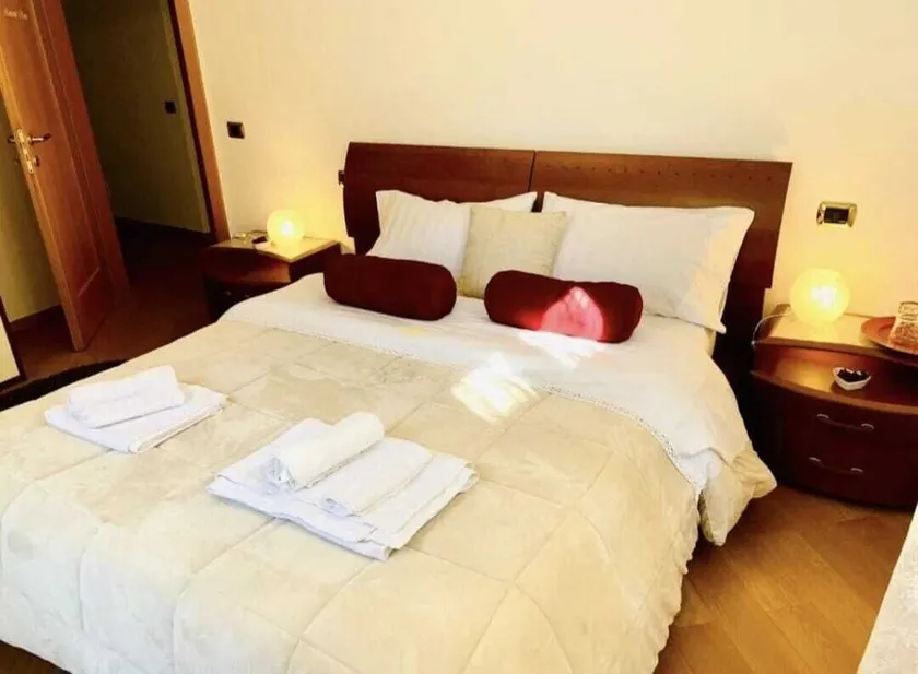 Double Room with Shared Bathroom - Image 1
