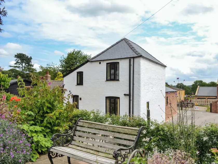 2 bedroom accommodation in Tibthorpe, near Driffield - Image 1
