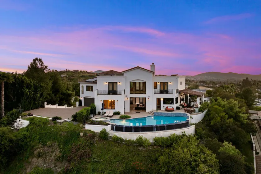 Hillside Family Oasis: Infinity Pool & Sunset Spa w/o Guesthouse - Image 1