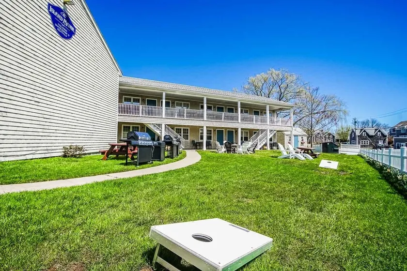 Island Manor Resort - Image 1