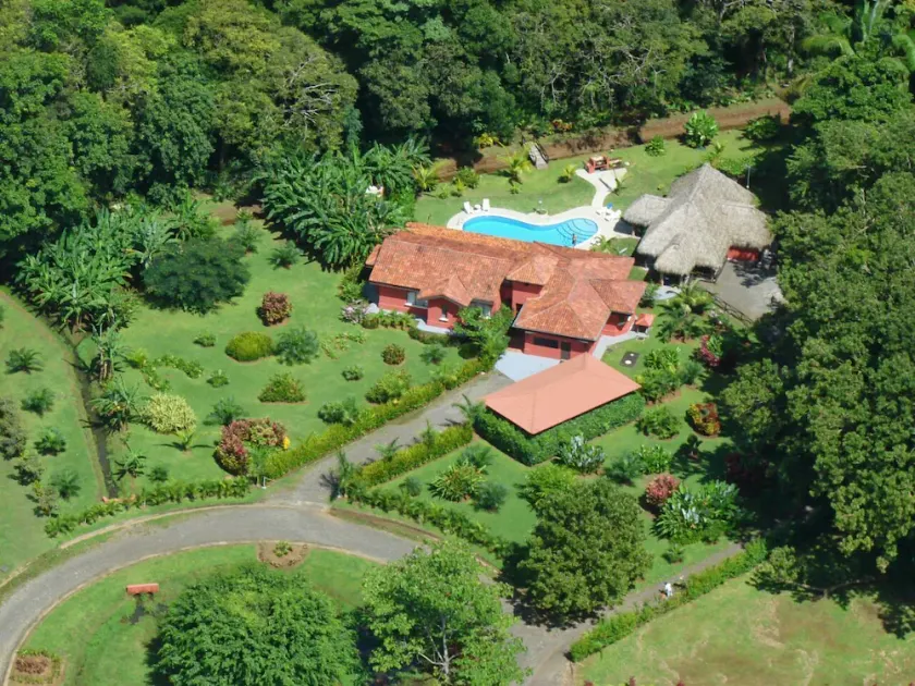 Luxury Villa w/ large Pavilion and tropical gardens close to beach - Image 1