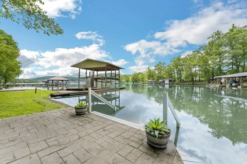 726 Halfmoon Shores Drive · 6BR Lake Front - Boathouse - Dock - Screened Porch - Image 1