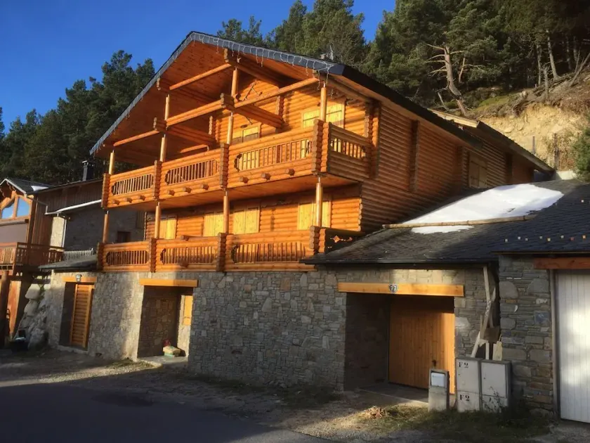 Charming 16Pax chalet 7 bedrooms 5 bathrooms 5 WCs including 3 suites - Image 1