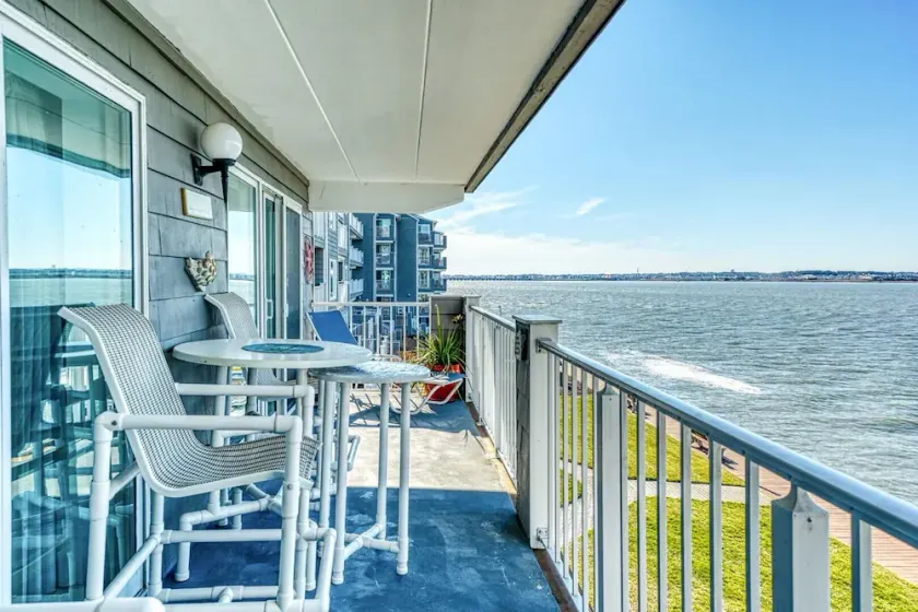 Harbour Island 204M - Image 1