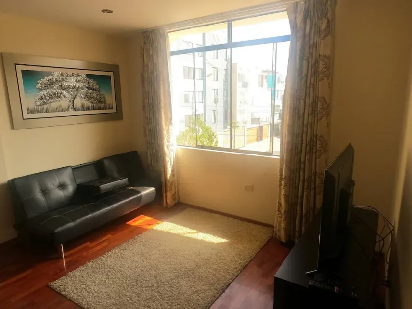 Tranquil Spacious Apt in Surco 20 mins to Park Kennedy Miraflores - Image 1