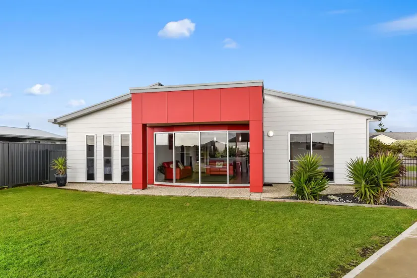 RED FIN part of BLUE FIN HOLIDAY HOMES - PET FRIENDLY & FREE WI-FI - Image 1