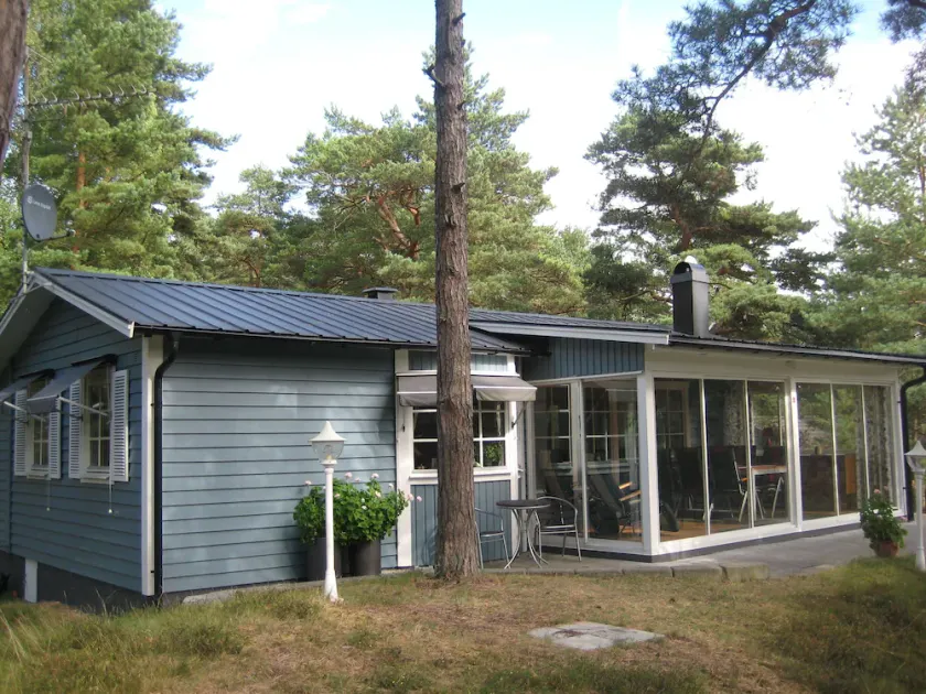 Härlig stuga i Furuboda alldeles nära den underbara sandstranden - Image 1