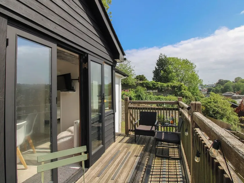 WEST ISLAND, pet friendly, character holiday cottage in Kingsbridge - Image 1