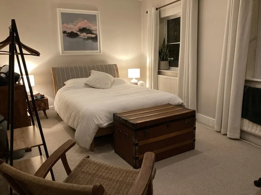 Stylish, cozy 1-bed flat, 2 minutes walk from Victoria Park - Image 1