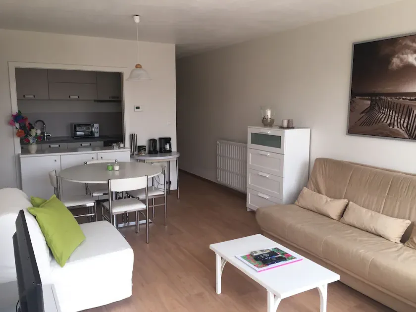 Modern renovated studio 150m from the beach (extra free parking) - Image 1