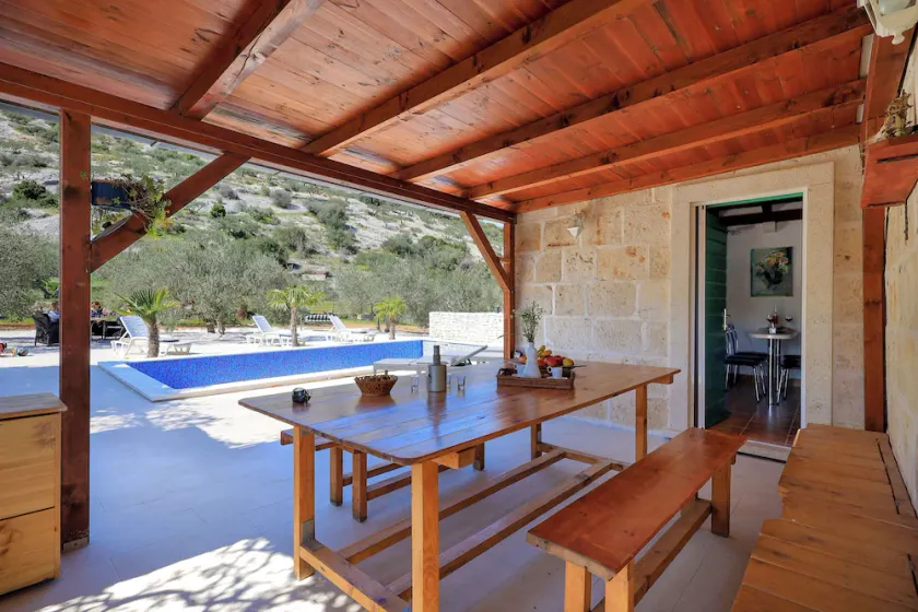 House Irena - Image 1