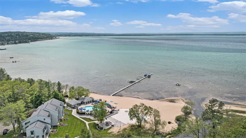 2 Bedroom Condo Golf Course Views 5166 - Image 1