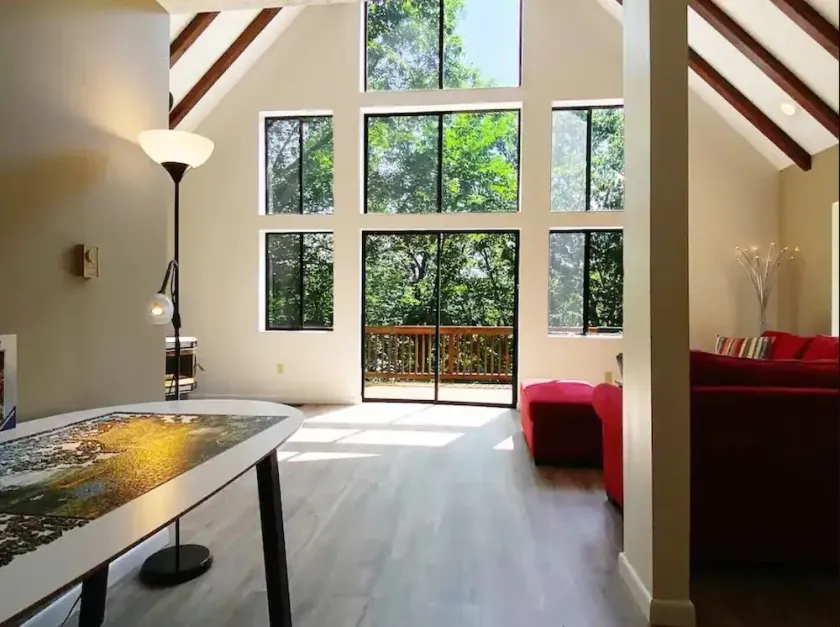 Stunning mountain retreat w hot tub - Image 1