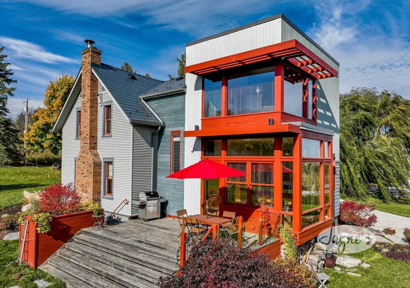Delightful 4 bedroom 3 bath renovated farmhouse near Creemore - Image 1