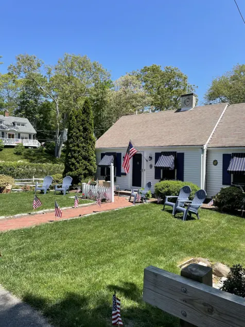 Charming classic Cape Cod home in Centerville village. 1mile to Craigville beach - Image 1