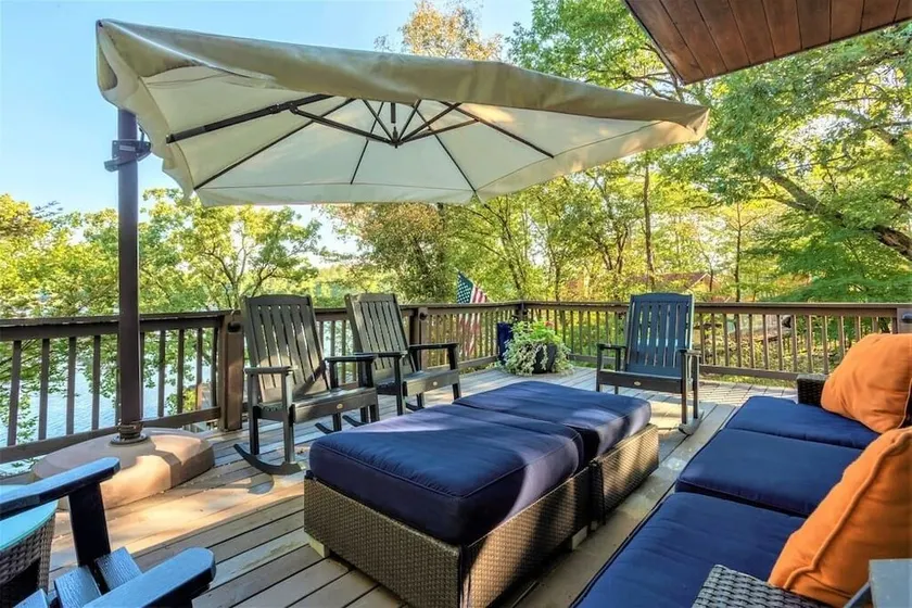 Your Lakefront Luxury - Image 1