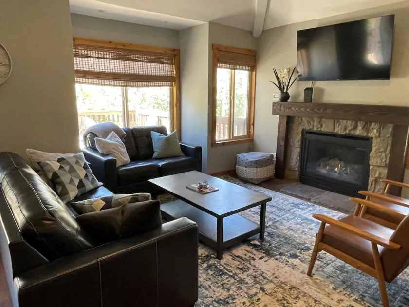 300 off for Christmas 12/23-26 Ski in/Walk Out. Private Hottub Sleeps 8 2Br+Loft - Image 1