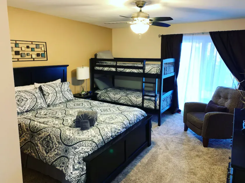 HUNTER MOUNTAIN HAVEN Ski On / Ski Off 2 Bdrm Condo with SAUNA and Fireplace - Image 1