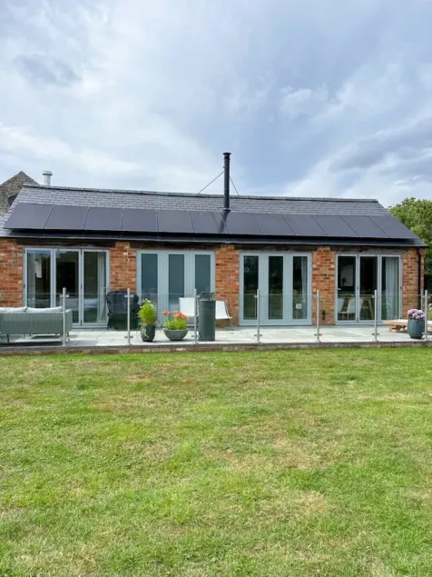 Stylish Barn Retreat in Rural Farm Location - Image 1
