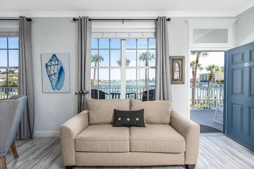Walk to Beach! King Suite + 2 Queen Suite • Pool • Beach Gear • Free Parking - Image 1