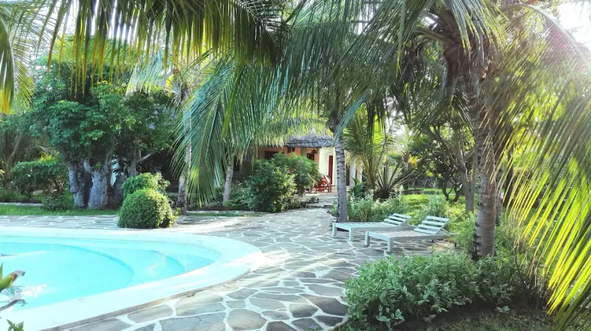 Superior villa with garden / pool and personal service to 150mt sea - Image 1