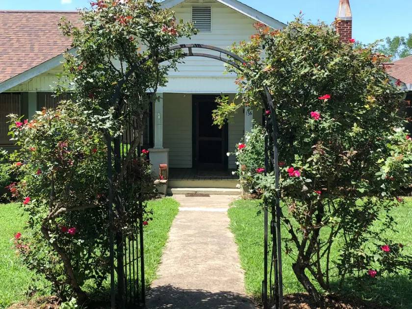Home SweetHome.  Lovely, cozy 3bed home with gas fireplace. Downtown Columbus - Image 1