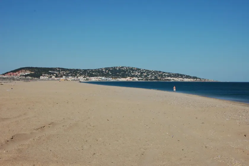 Accès direct à la plage, piscine, 8 personnes, villa moderne classée 5 étoiles - Image 1