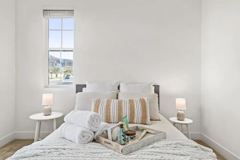 GOODE.HOMES - Luxury Home w/ views - Image 1
