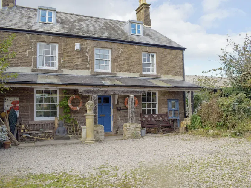 7 bedroom accommodation in Whitchurch - Image 1