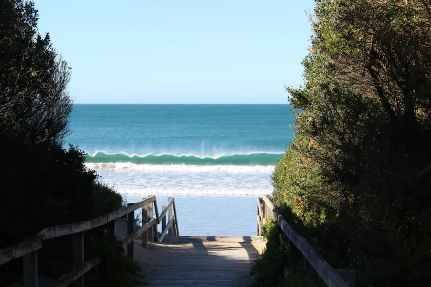 Pertobe Road Beach House - Image 1