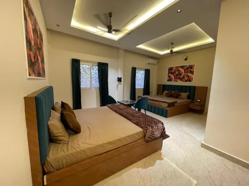 LIMELIGHT Hotel & Restaurant - Image 1