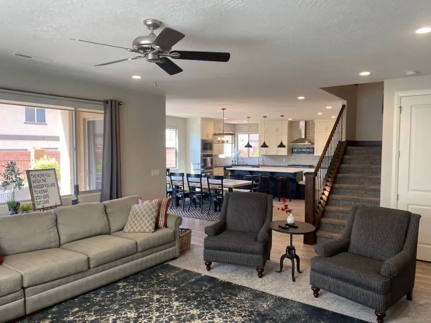 HUGE! 6 Bed, 8 Bath Home, Water Park, Lazy River, Fire pit, near Tuacahn, Views! - Image 1