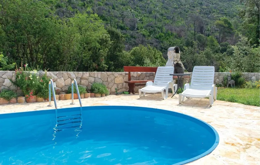 Two-Bedroom Apartment In Trstenik - Image 1